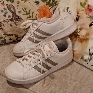 EUC Adidas Cloudfoam White With Silver Stripes 7.5 Womens Sneakers